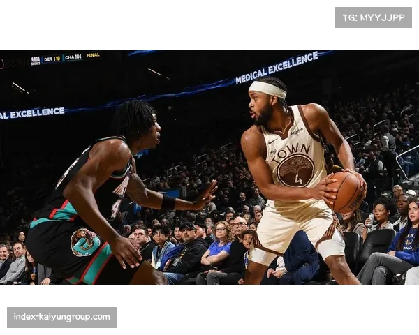 勇士主场险胜灰熊完成末节逆转 库里缺阵角色球员挺身而出